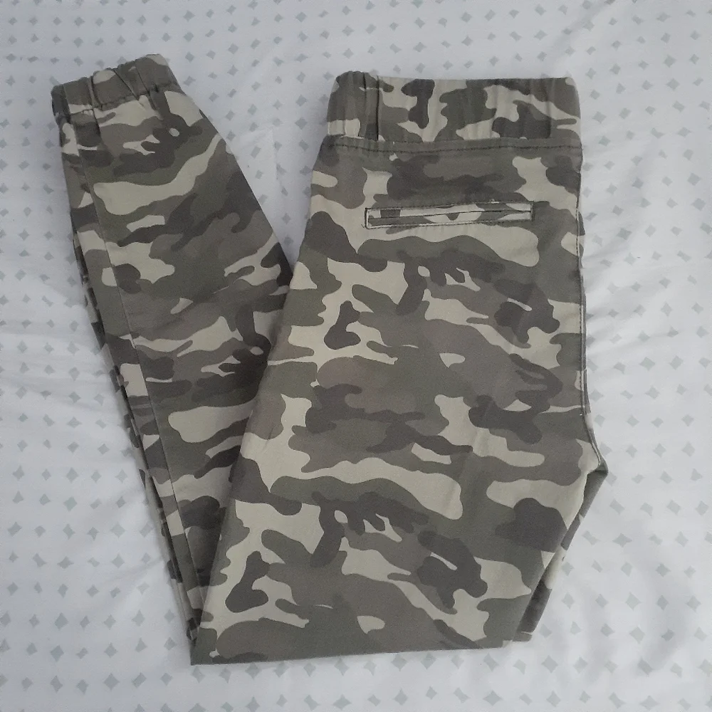V.I.P. | Women's Camo Jeggings (size 9/10)